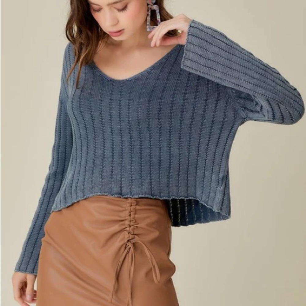 Mustard Seed V-Neck Crop Sweater size Small